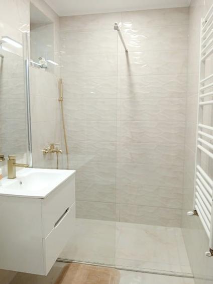 Apartament cu 2 camere semidecomandat, mobilat în Central