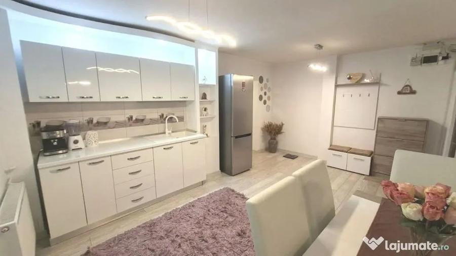 Apartament cu 3 camere decomandat în Eremia
