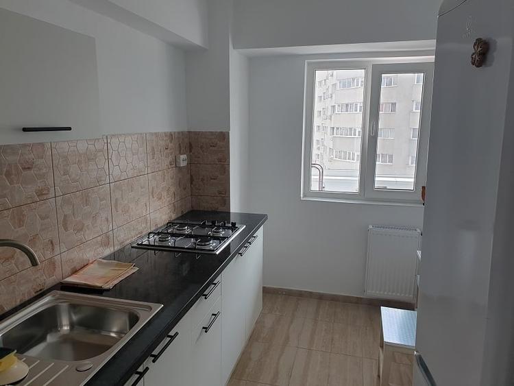 Apartament cu 3 camere decomandat în Basarab