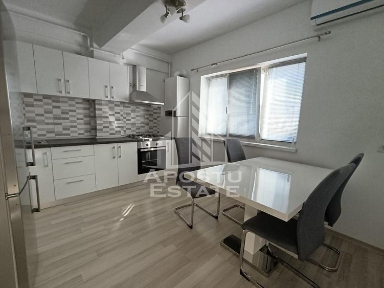 Apartament cu 3 camere semidecomandat, mobilat în Bucovina