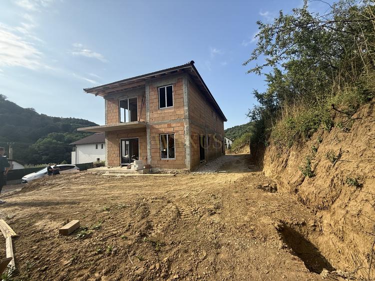 Duplex cu 4 camere cu Canalizare în Florești