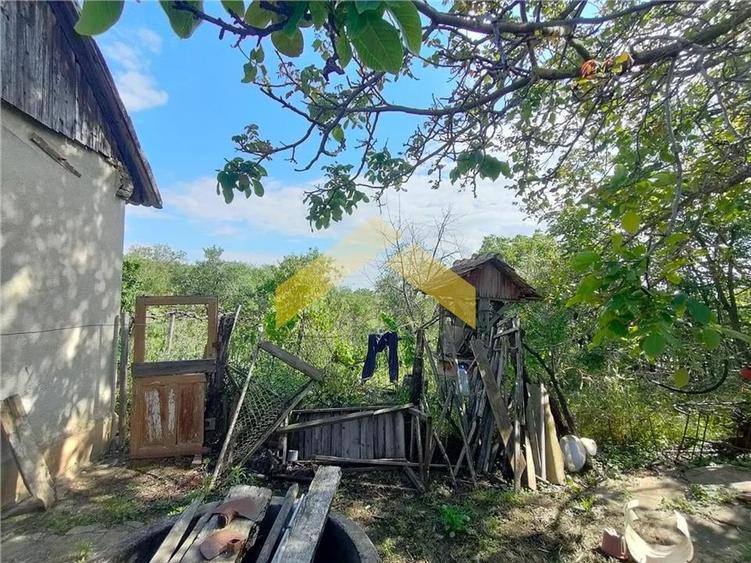 Casă individuală cu 3 camere cu Teren 2215 Mp în Ghioroc