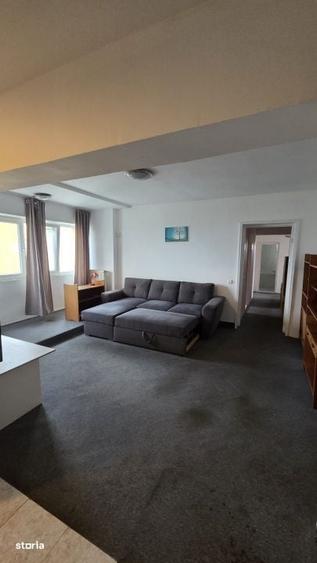 Apartament cu 4 camere decomandat în Micro 15