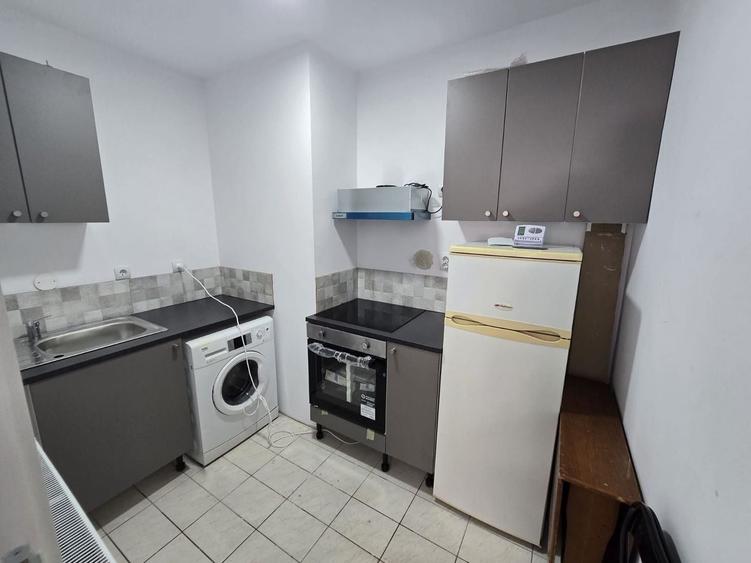 Casă individuală cu 10 camere cu Canalizare în Spitalul Județean