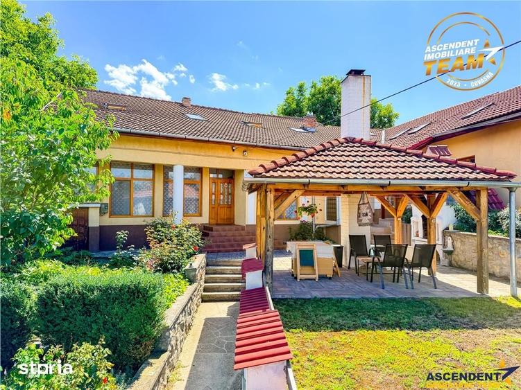 Casă cu 9 camere cu Teren 547 Mp în Central