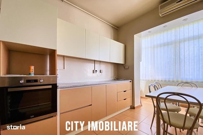 Apartament cu 3 camere decomandat în Central