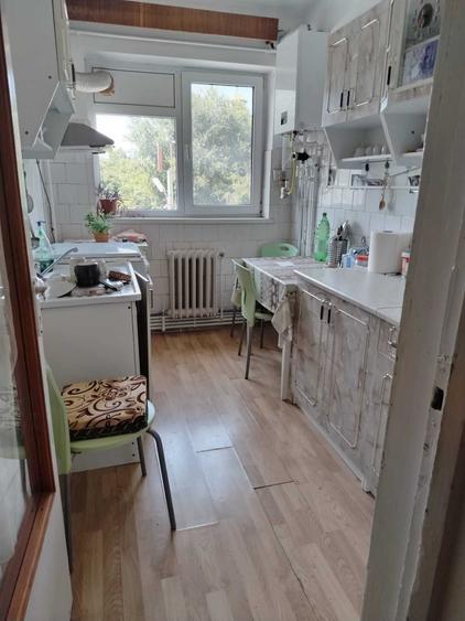 Apartament cu 3 camere semidecomandat în Gării