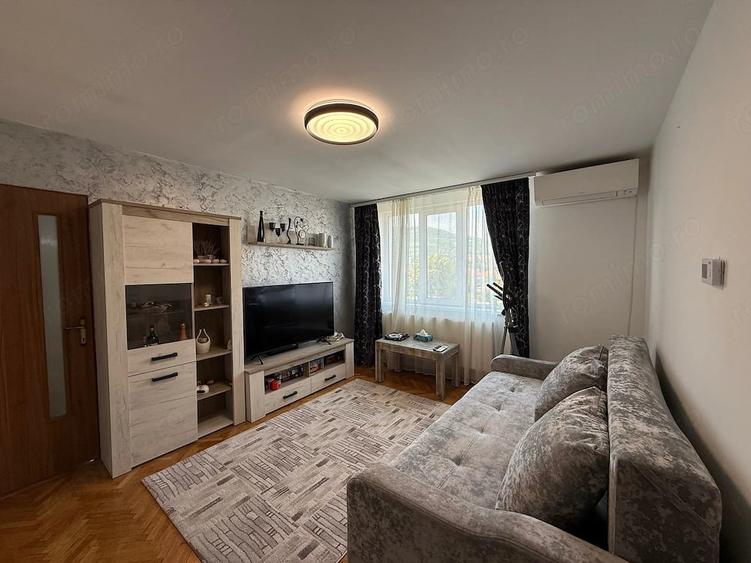 Apartament cu 3 camere semidecomandat în Ultracentral