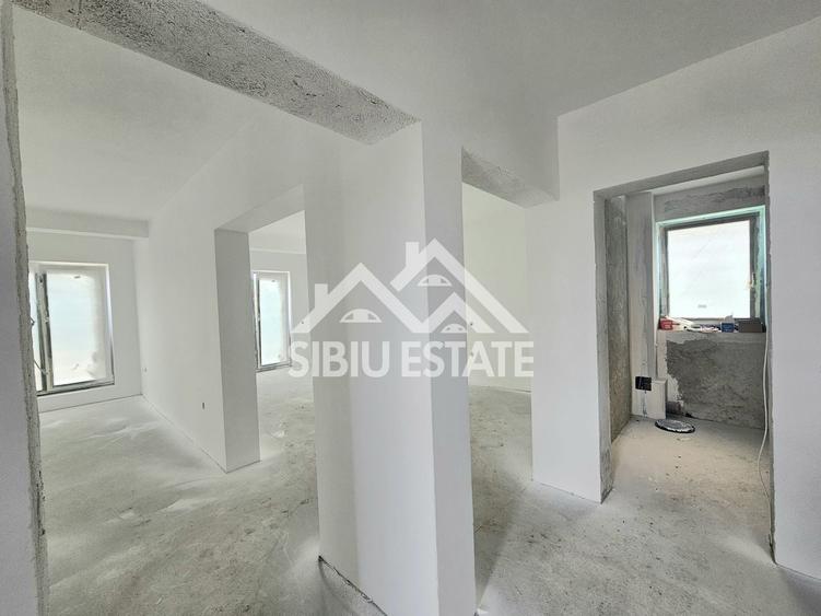 Duplex cu 4 camere cu Canalizare în Exterior Nord