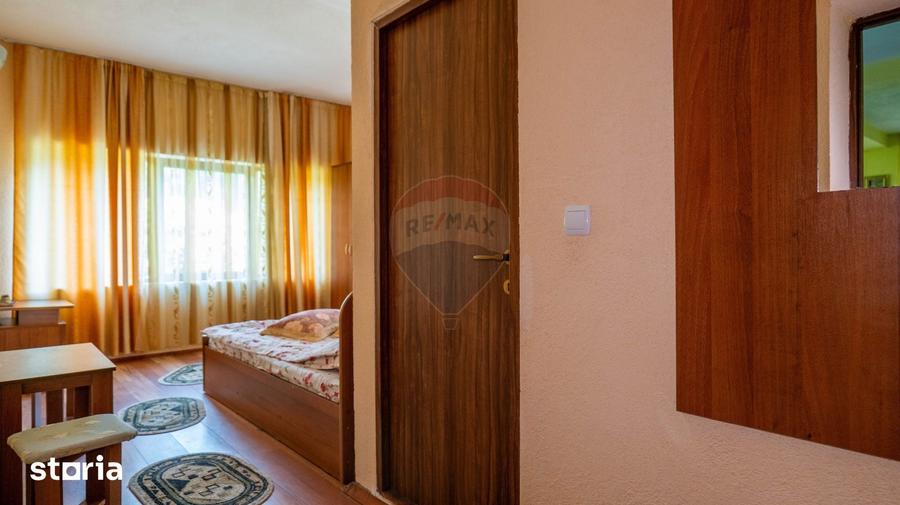 Casă cu Teren 1348 Mp în Dăești