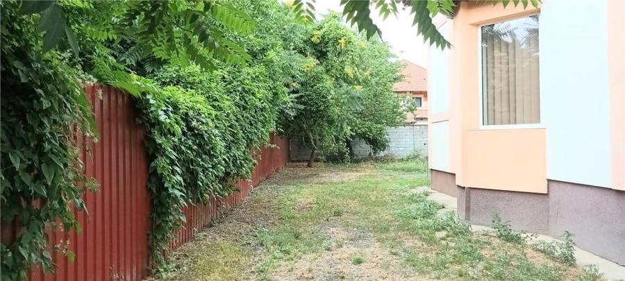 Casă cu 5 camere cu Teren 600 Mp în Lipovei
