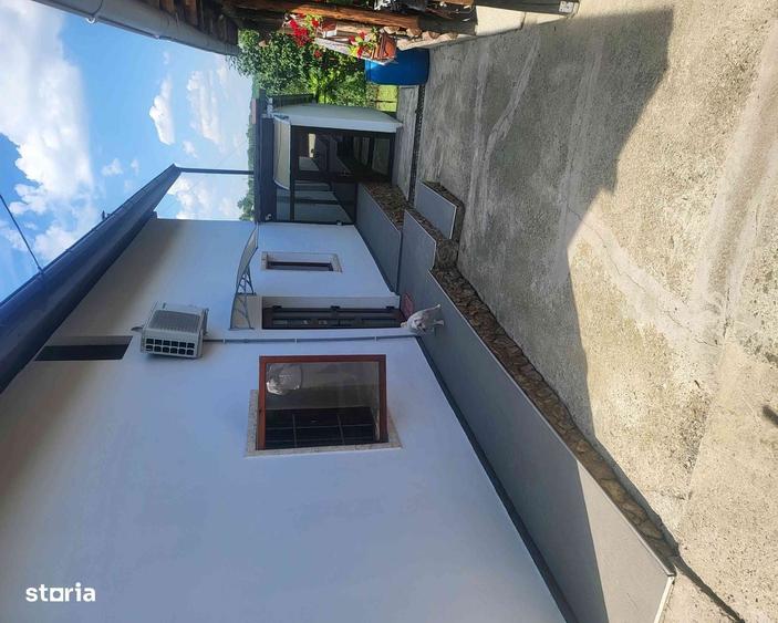 Casă cu 4 camere în Crihan