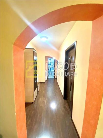 Apartament cu 3 camere decomandat în Alecu Russo