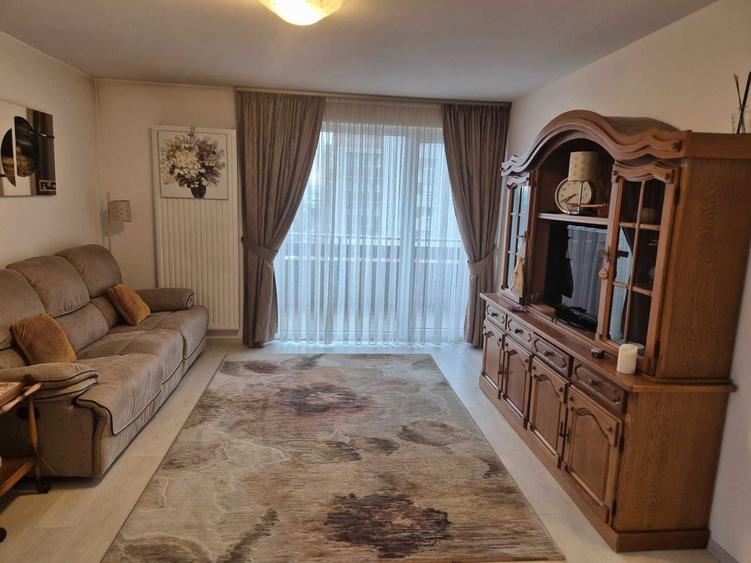 Apartament cu 2 camere decomandat în Tractorul