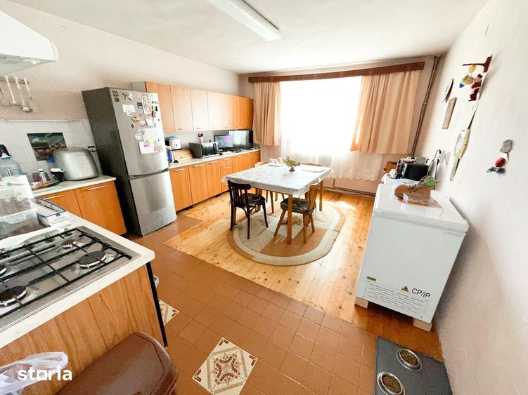 Casă cu 4 camere cu Teren 998 Mp în Central