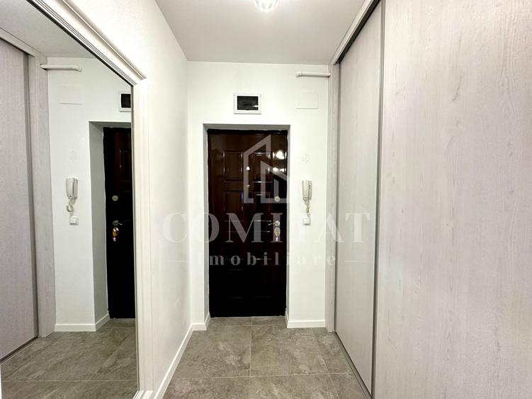 Apartament cu 3 camere semidecomandat, mobilat în Florești
