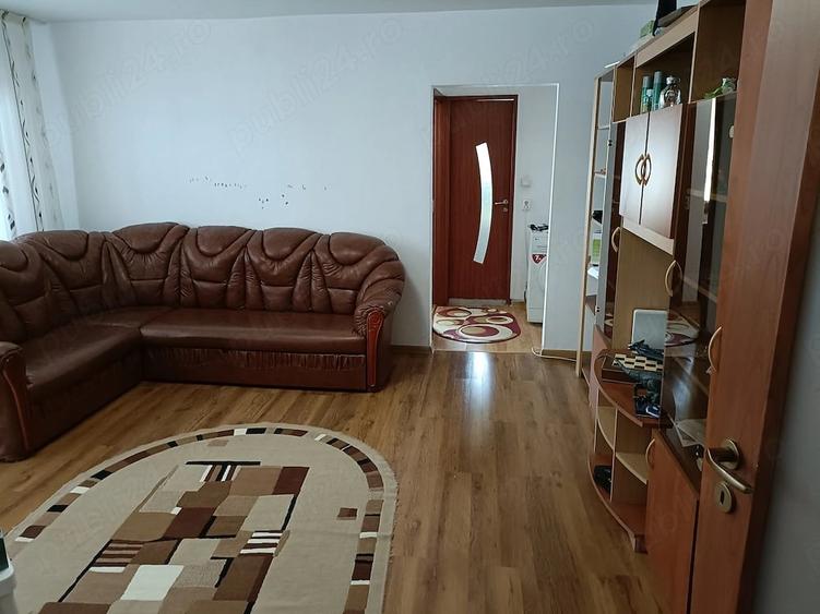 Apartament cu 3 camere semidecomandat în Central