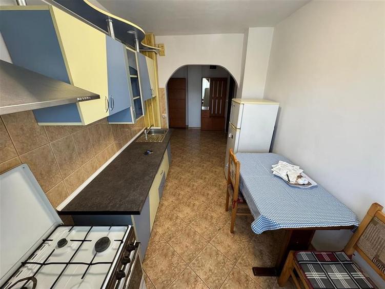 Apartament cu 2 camere decomandat, mobilat în Central