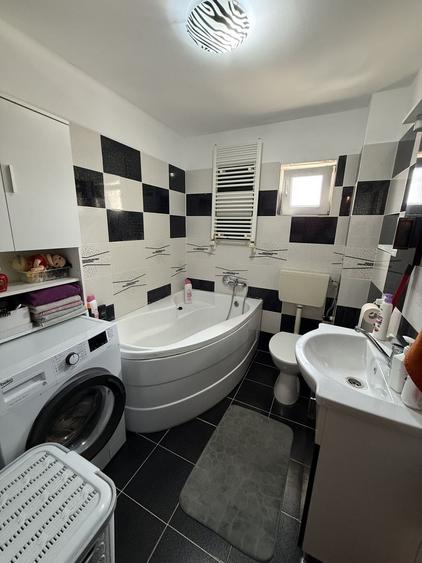 Apartament cu 2 camere semidecomandat, mobilat în Central