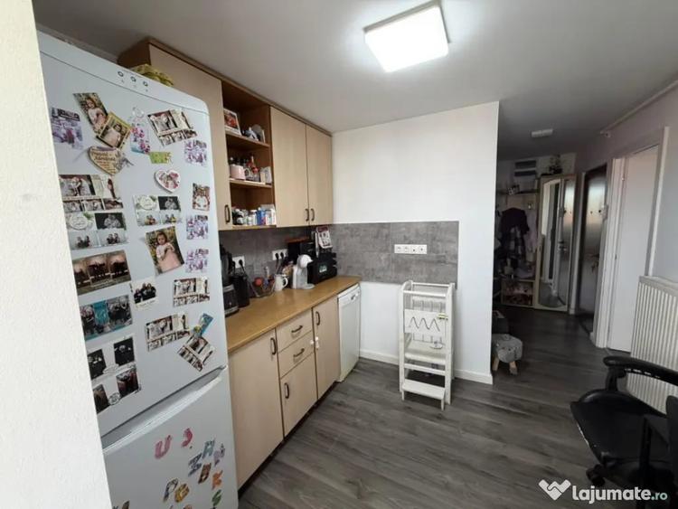 Apartament cu 3 camere decomandat în Central
