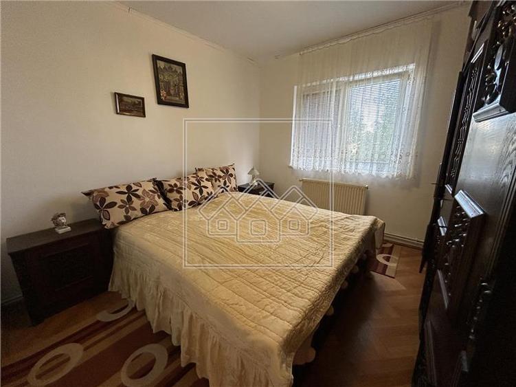 Apartament cu 3 camere decomandat în Sub Arini