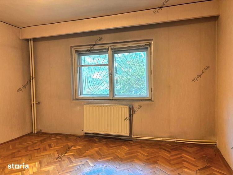 Apartament cu 3 camere decomandat în Vitan