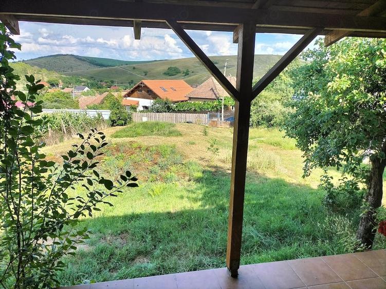 Casă cu Teren 1300 Mp în Dezmir