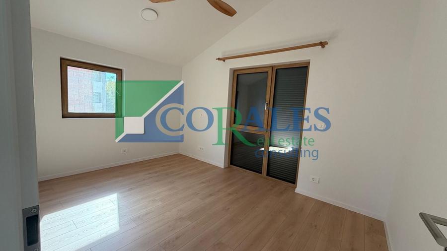 Duplex cu 4 camere cu Canalizare în Aradului