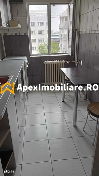 Apartament cu 3 camere decomandat în Titan