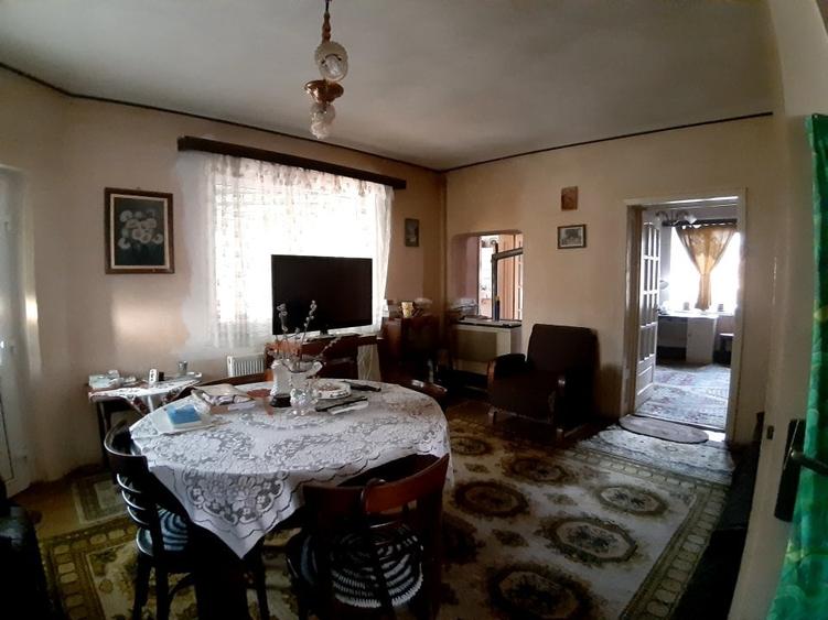 Casă cu 5 camere cu Teren 46000 Mp în Coroi