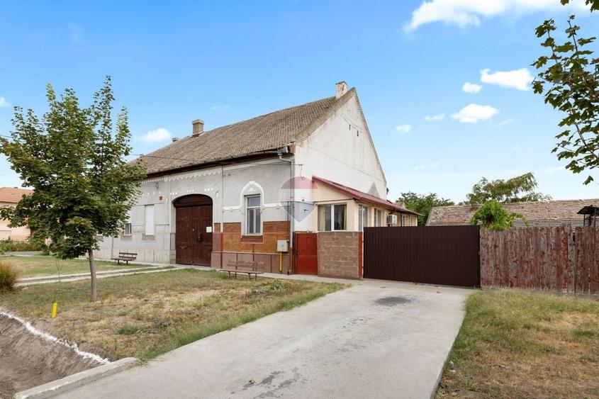 Casă individuală cu 2 camere cu Teren 326 Mp în Central