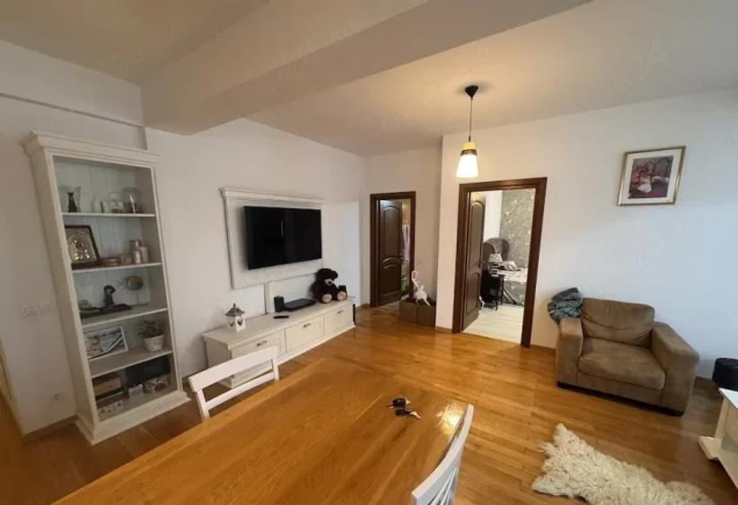 Apartament cu 2 camere semidecomandat, mobilat în 1 Mai