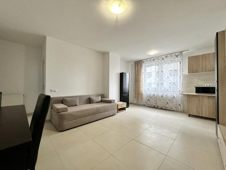 Apartament cu 3 camere semidecomandat, mobilat în Mărăști