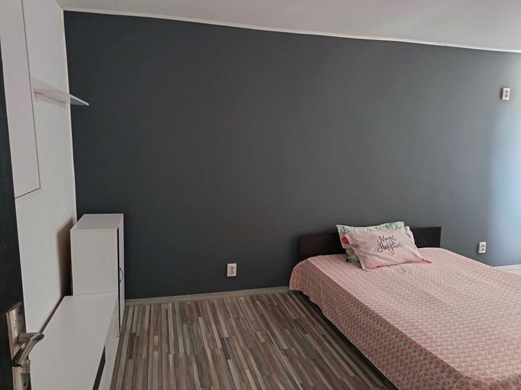 Apartament cu 3 camere decomandat în Exterior Vest