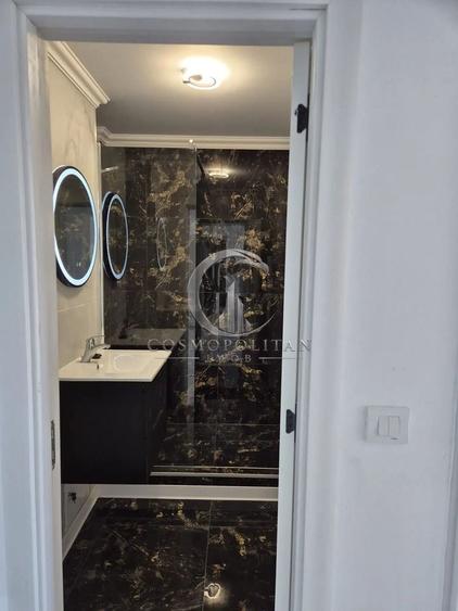 Apartament cu 3 camere semidecomandat în Obor