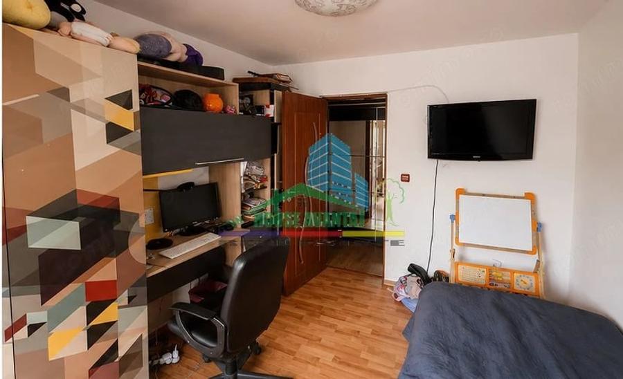 Apartament cu 4 camere decomandat în Central