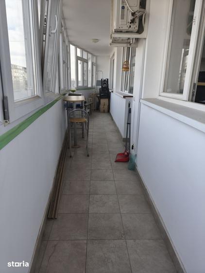 Apartament cu 3 camere semidecomandat în Crângași