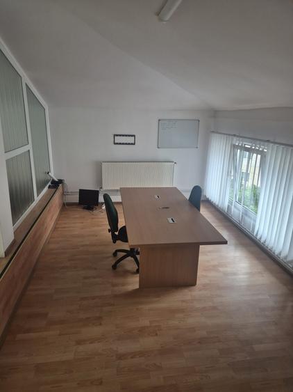 Birou, de 157 mp, în Micro 9