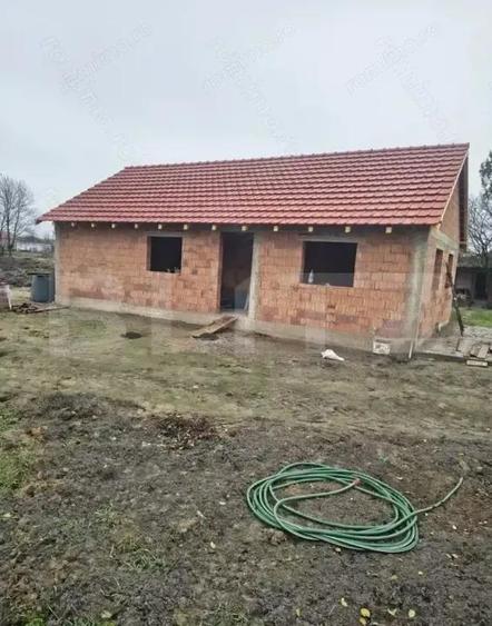Casă cu Teren 1500 Mp în Tormac