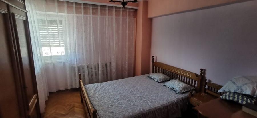 Apartament cu 3 camere decomandat în Exterior Vest