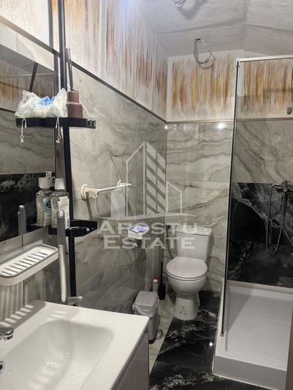 Casă individuală cu 5 camere cu Canalizare în Ghiroda