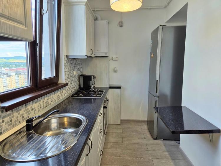Apartament cu 3 camere decomandat în Central