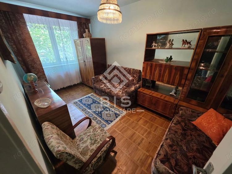 Apartament cu 3 camere decomandat în Sud
