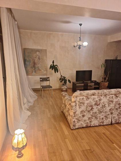 Casă cu 4 camere cu Teren 100 Mp în 1 Decembrie