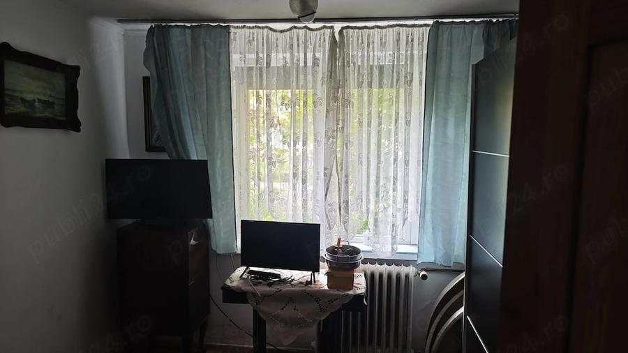 Apartament cu 3 camere decomandat în Crihala