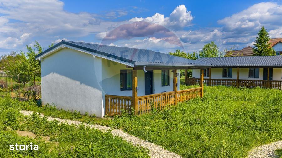 Casă cu Teren 1007 Mp în Stupini