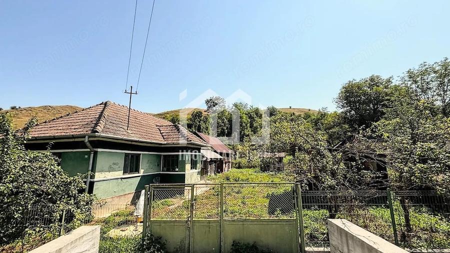 Casă cu 2 camere cu Teren 1280 Mp în Vișea