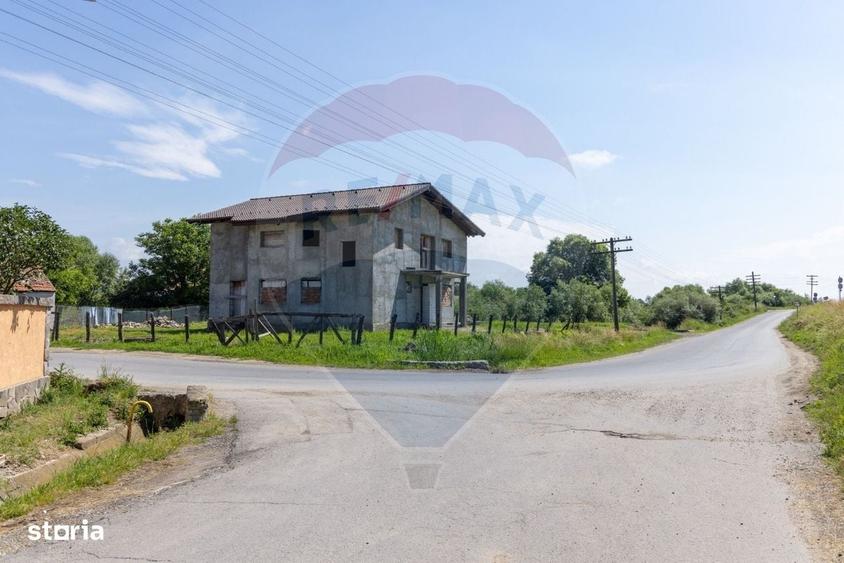 Casă cu 4 camere în Dumbrăvița
