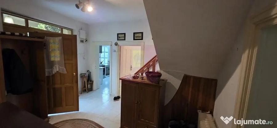 Casă cu 6 camere cu Teren 1000 Mp în Cornu