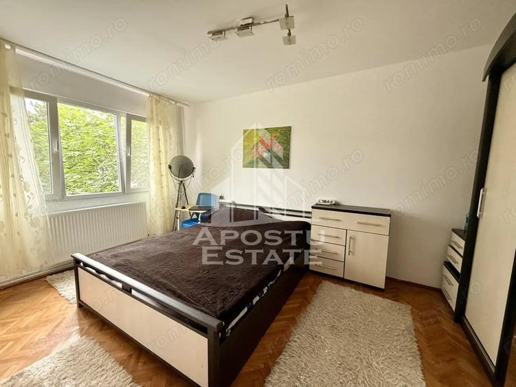 Apartament cu 3 camere semidecomandat în Olimpia-Stadion